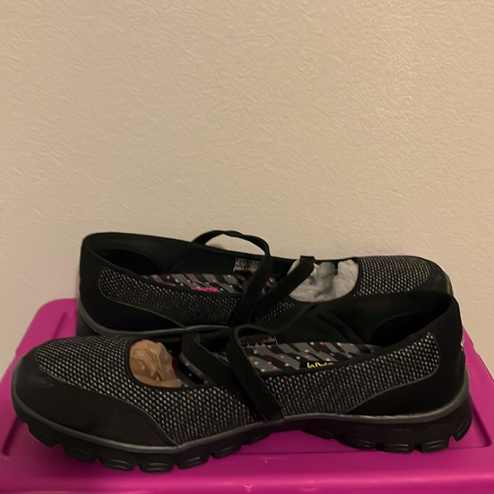 Black Skechers